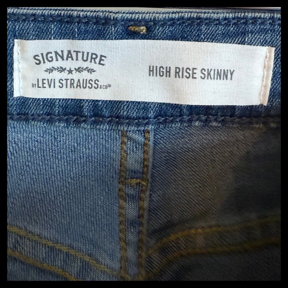 NWT Signature by Levi Strauss Co High Rise Skinny Jeans Womens 16L Distressed - Picture 6 of 8